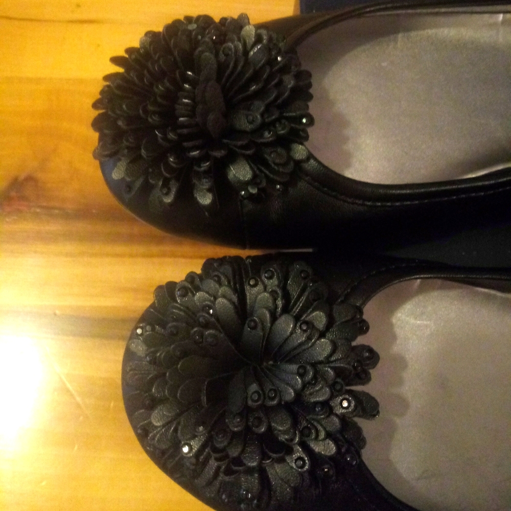 Anne Klein black flats